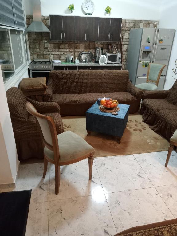 Kuchyň nebo kuchyňský kout v ubytování حنضلةHandala Guest House