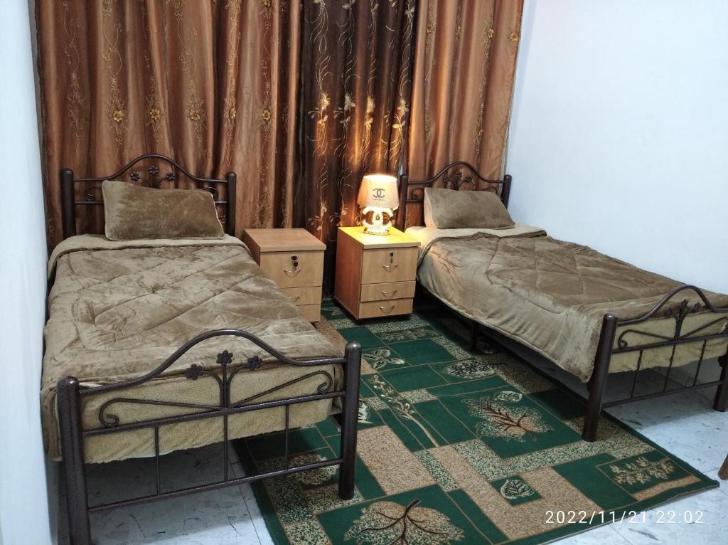 Postel nebo postele na pokoji v ubytování حنضلةHandala Guest House