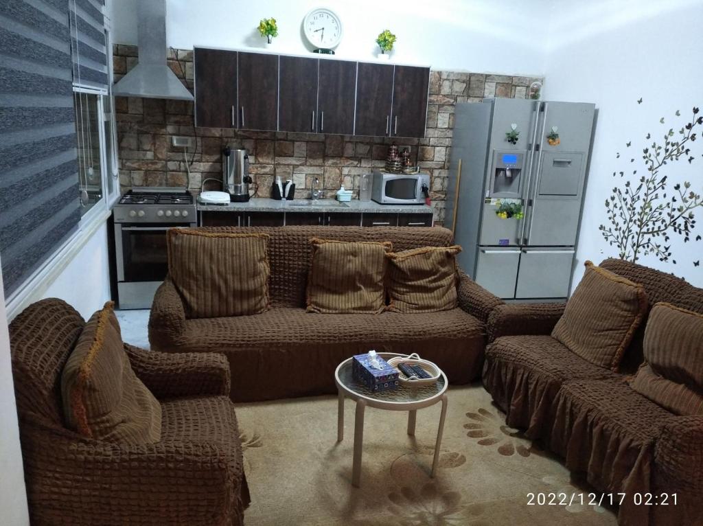 Kuchyň nebo kuchyňský kout v ubytování حنضلةHandala Guest House