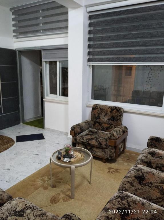 Posezení v ubytování حنضلةHandala Guest House