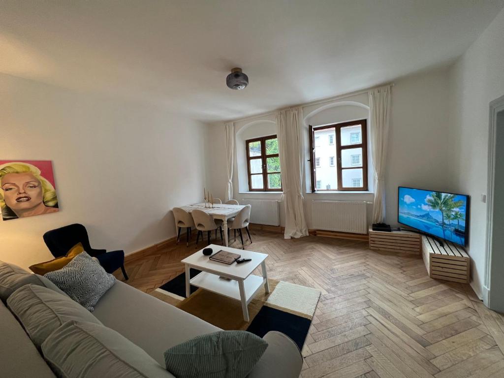 a living room with a couch and a table at LIBORIA II Wohnen im Denkmal Augsburgs in Augsburg