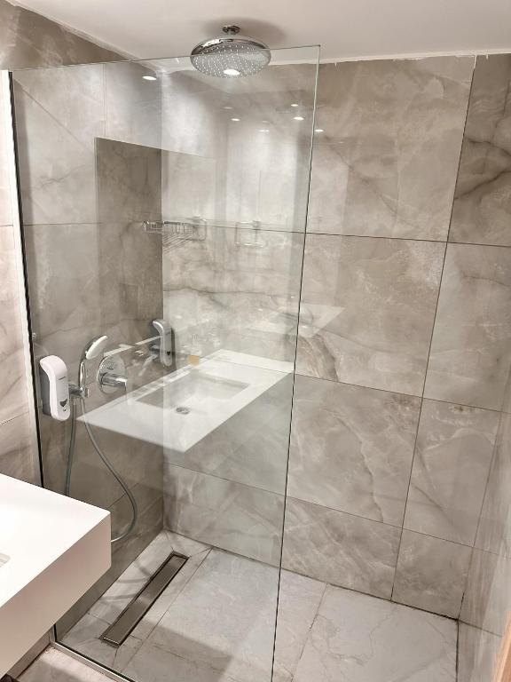 Koupelna v ubytování Papouis Protaras Hotel