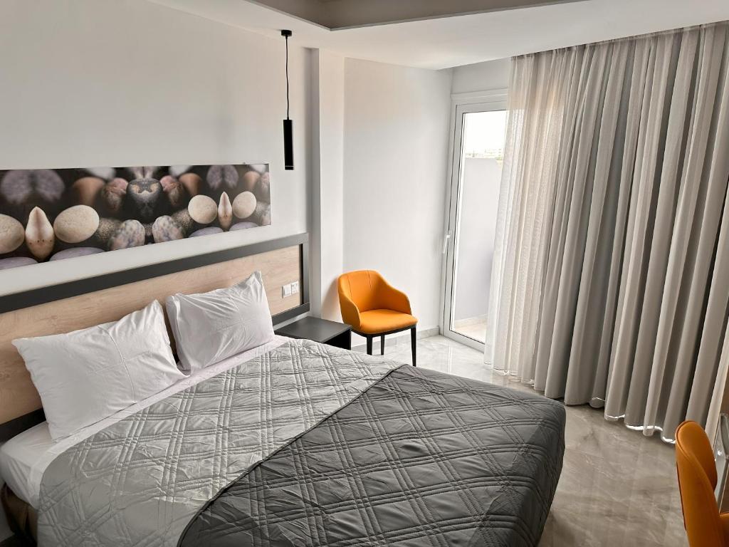 Postel nebo postele na pokoji v ubytování Papouis Protaras Hotel