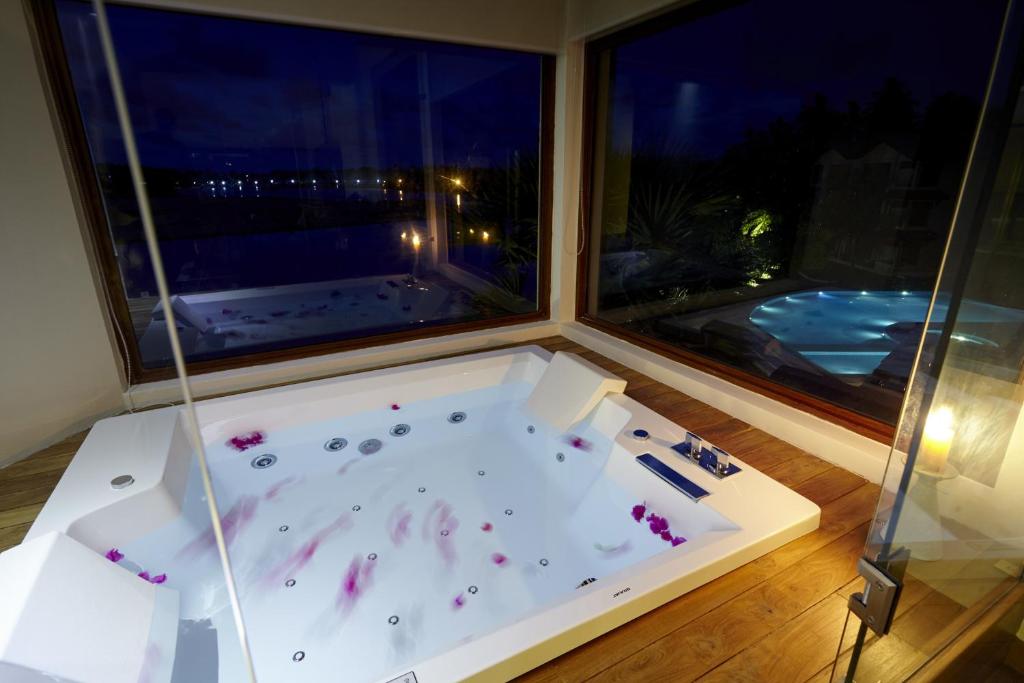 Amaranthe Bay Resort & Spa - 7