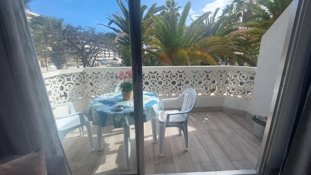 Balkón nebo terasa v ubytování Apartamento Margarita con piscina en Playa Honda, Playa las Américas