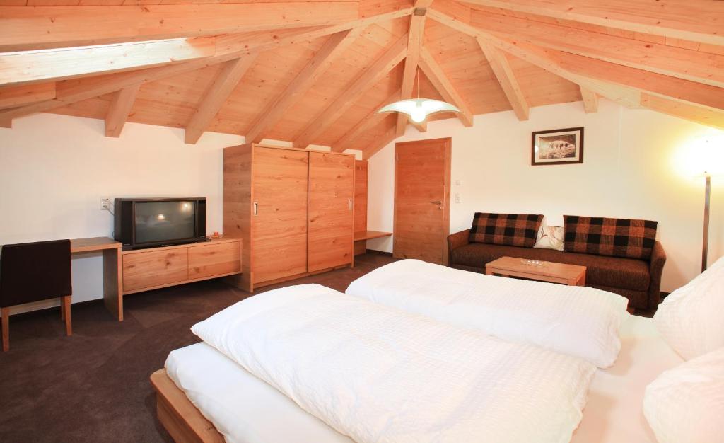 Postel nebo postele na pokoji v ubytování Tarlack Appartements Hütten 34