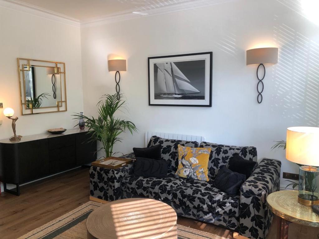 Luxury first floor OneBedroom Seaside Apartment in MORECAMBE, Bare