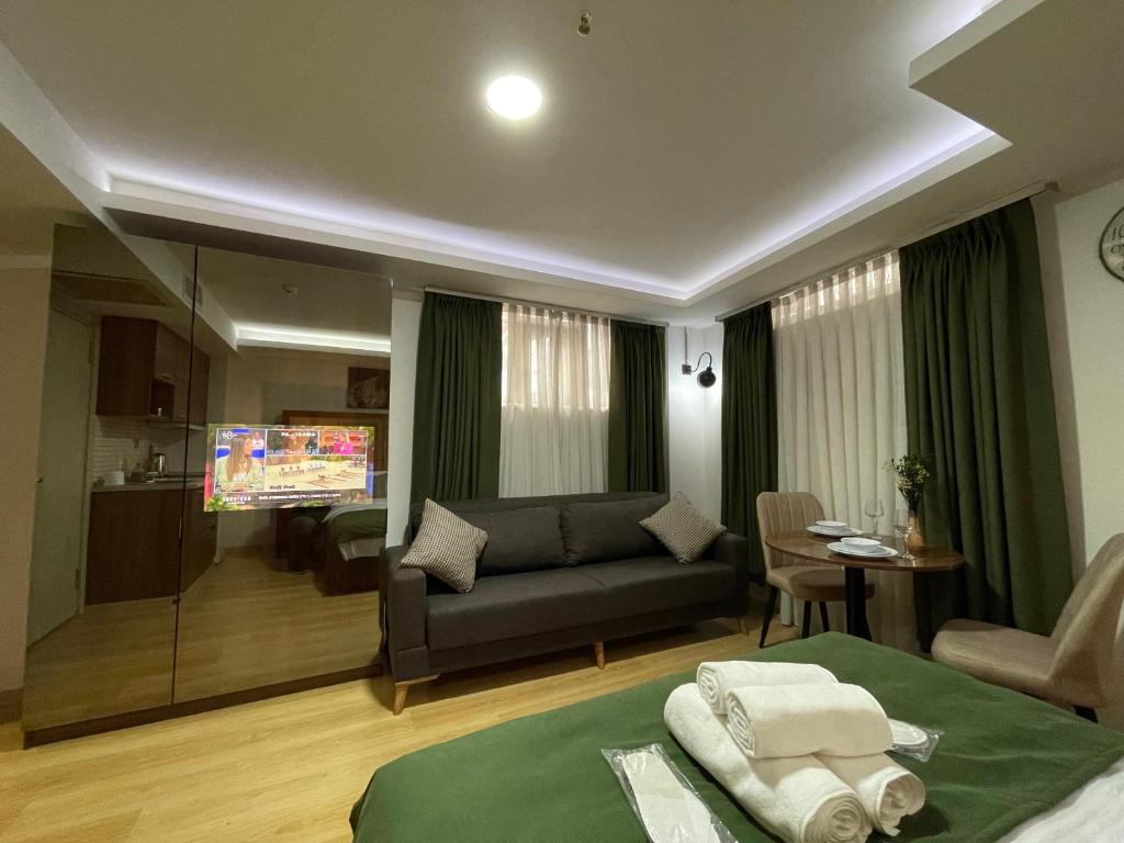 Elegance Suites - Economy Double Room