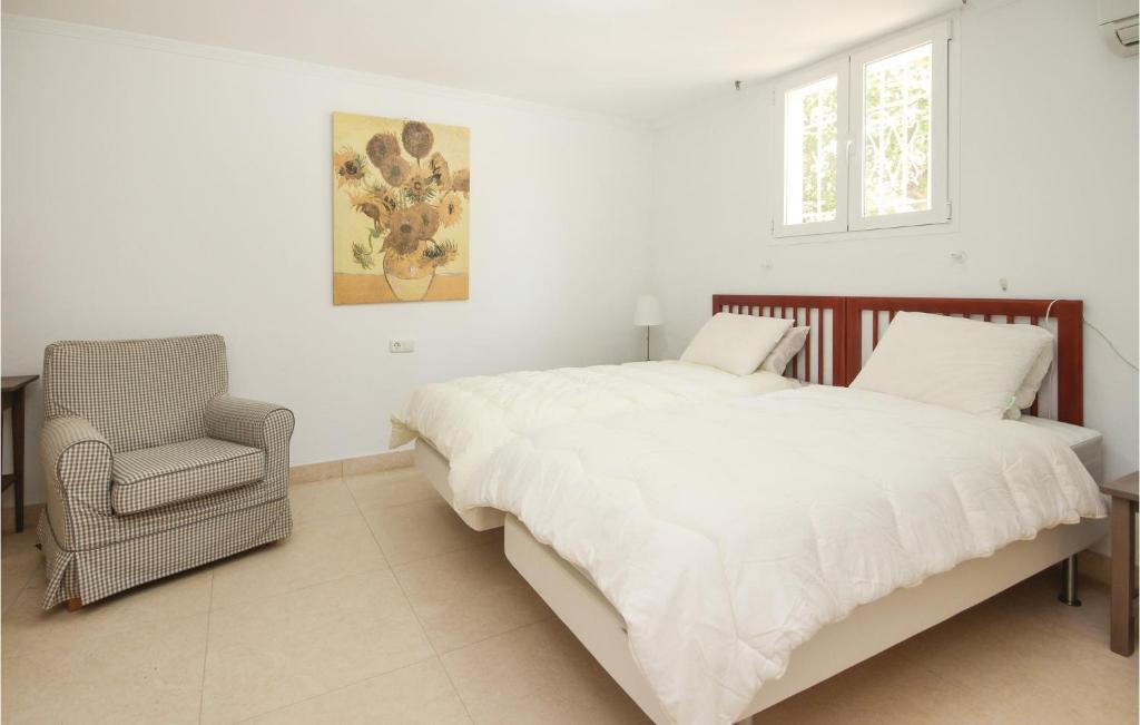 Posteľ alebo postele v izbe v ubytovaní 4 Bedroom Lovely Home In Marbella