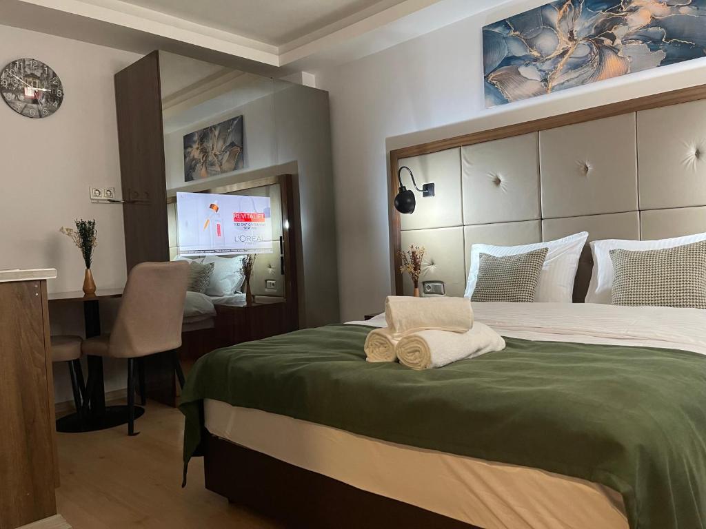 Elegance Suites - Budget Double Room