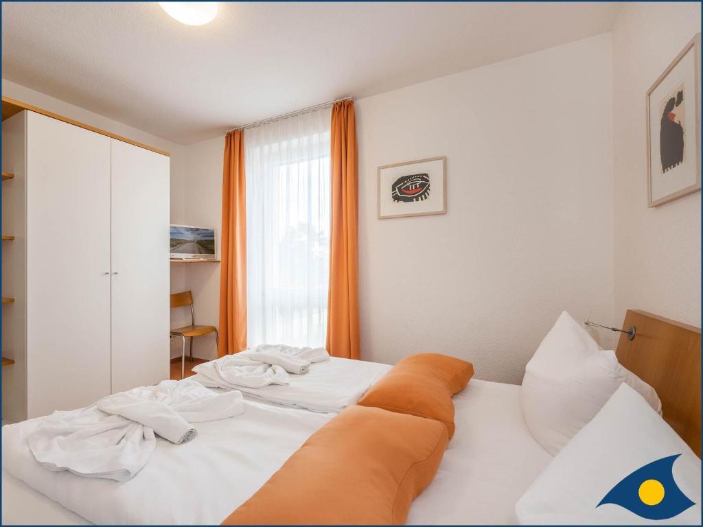 Postel nebo postele na pokoji v ubytování Forum Marinar Whg 24
