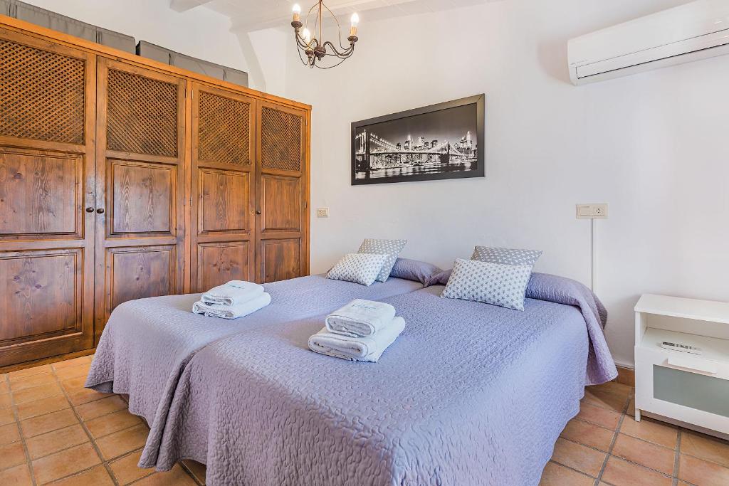 Postel nebo postele na pokoji v ubytování Villa Cati Camp De Lausina