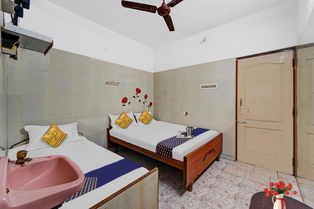 SPOT ON New Golden Star Guest House Near Thirumangalam Metro Station,  Chennai – Prețuri actualizate 2023