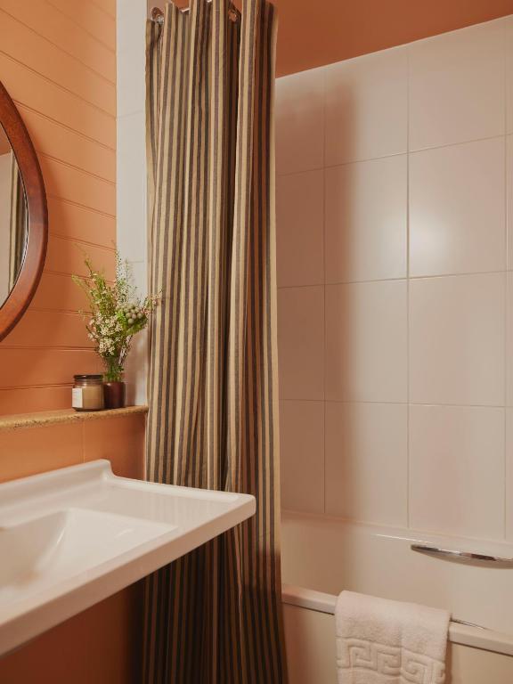 Ember Locke Kensington - Resim 8