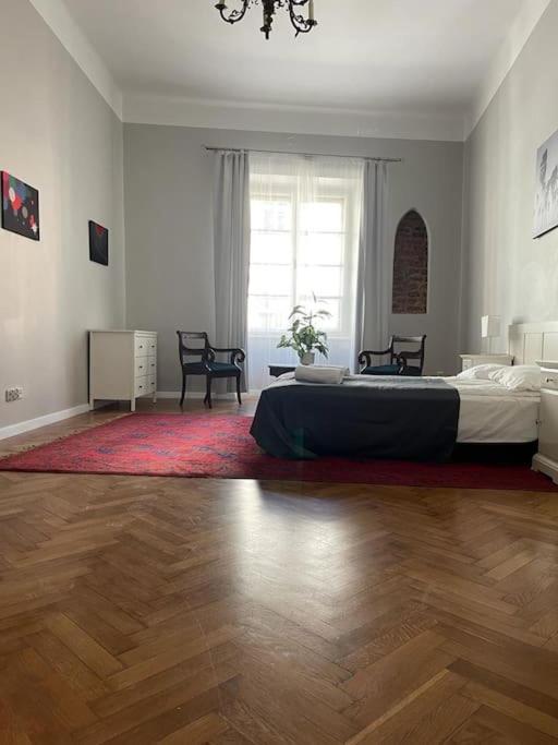 Posteľ alebo postele v izbe v ubytovaní Floriańska Grand Apartment 2