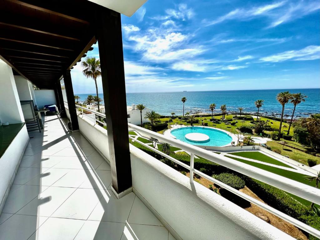 Playa Miraflores Sea Front Apartment, Mijas Costa (updated prices 2024)