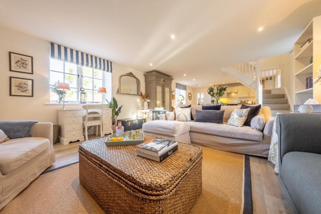 The Coach House R