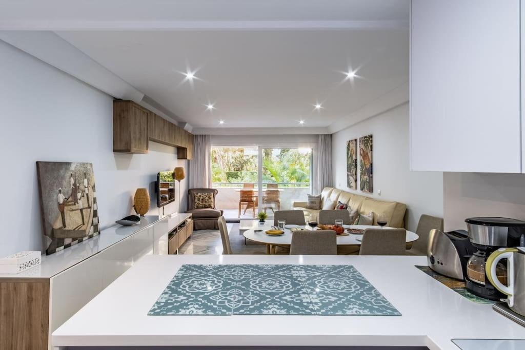 Posezení v ubytování 1st line exclusive apt in heart of the Golden Mile