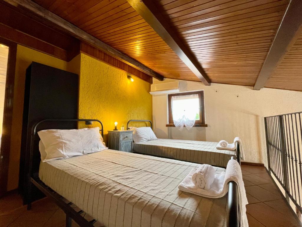 Postel nebo postele na pokoji v ubytování Chalet Garda