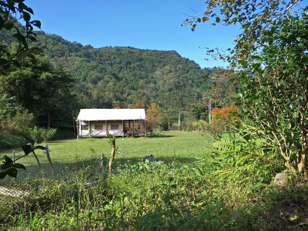 Příroda nedaleko luxury tent