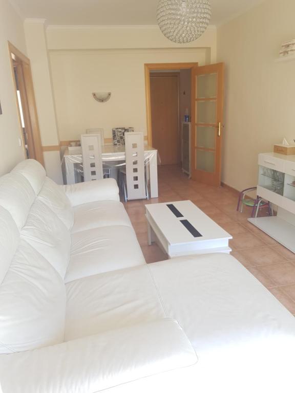 Postel nebo postele na pokoji v ubytování Apt a Calafell plage