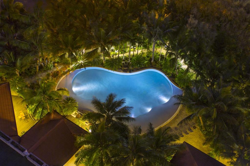 Piscina di Ramada Hotel & Suites by Wyndham Noumea o nelle vicinanze