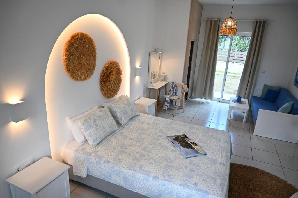 Łóżko lub łóżka w pokoju w obiekcie Marika Studios & Apartments