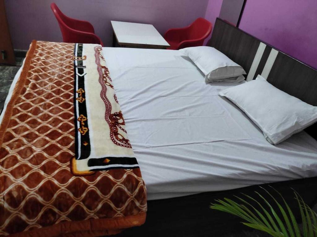 SPOT ON Hotel Golden Gajraula