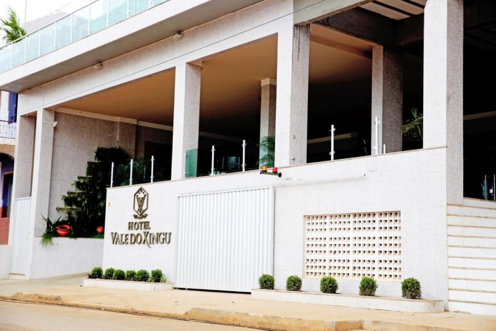 a white building with a sign that reads home mediterranean at Hotel Vale Do Xingu in Altamira