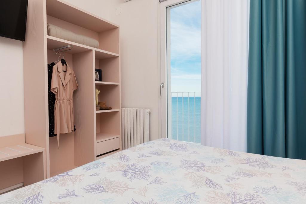 Łóżko lub łóżka w pokoju w obiekcie Hotel Approdo di Venere