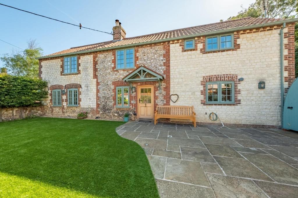 Pine Cottage, Thornham (updated prices 2024)