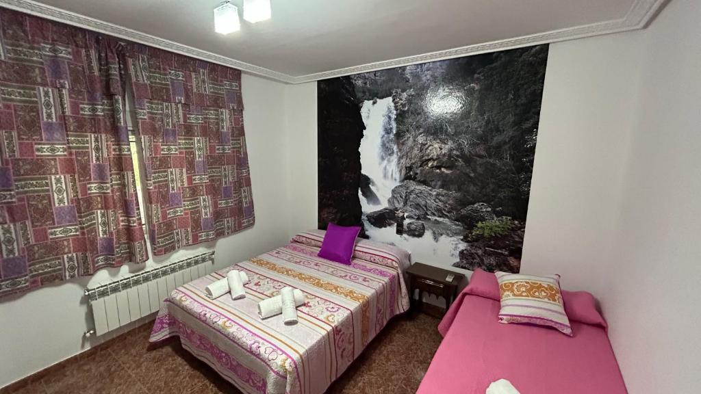Postel nebo postele na pokoji v ubytování Vivienda rural Saltos de la Osera