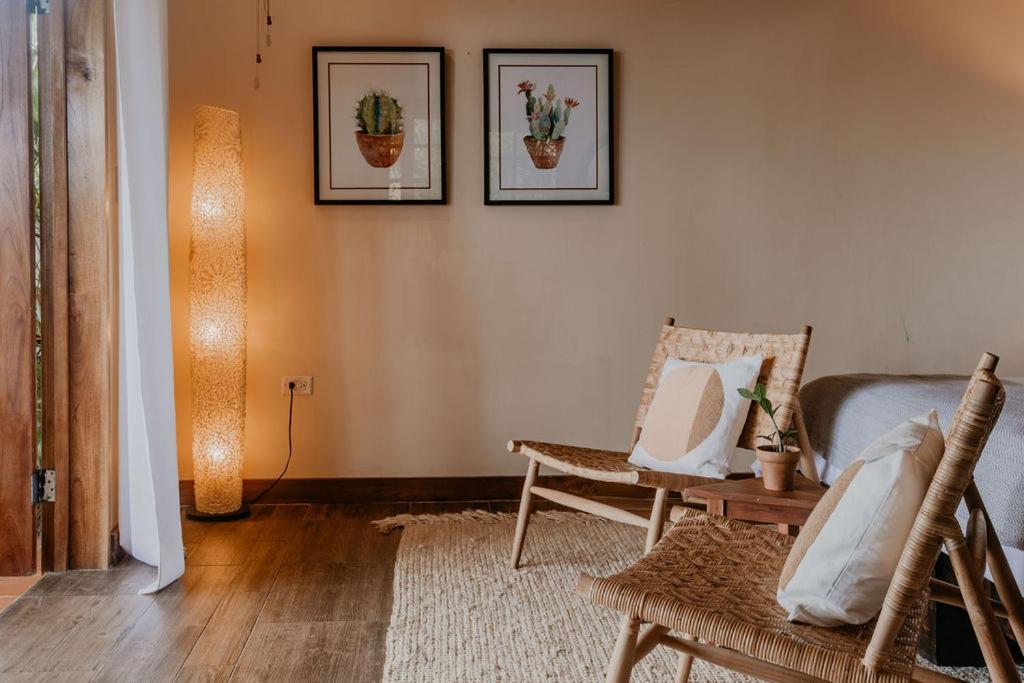 Posezení v ubytování Sansara Surf Yoga & Resort