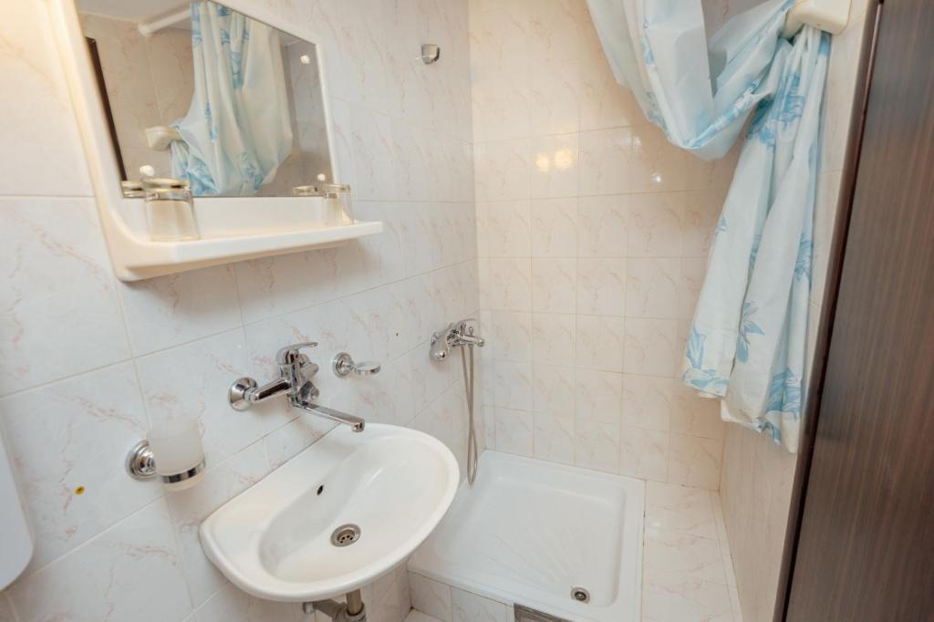 Koupelna v ubytování Radic Rooms