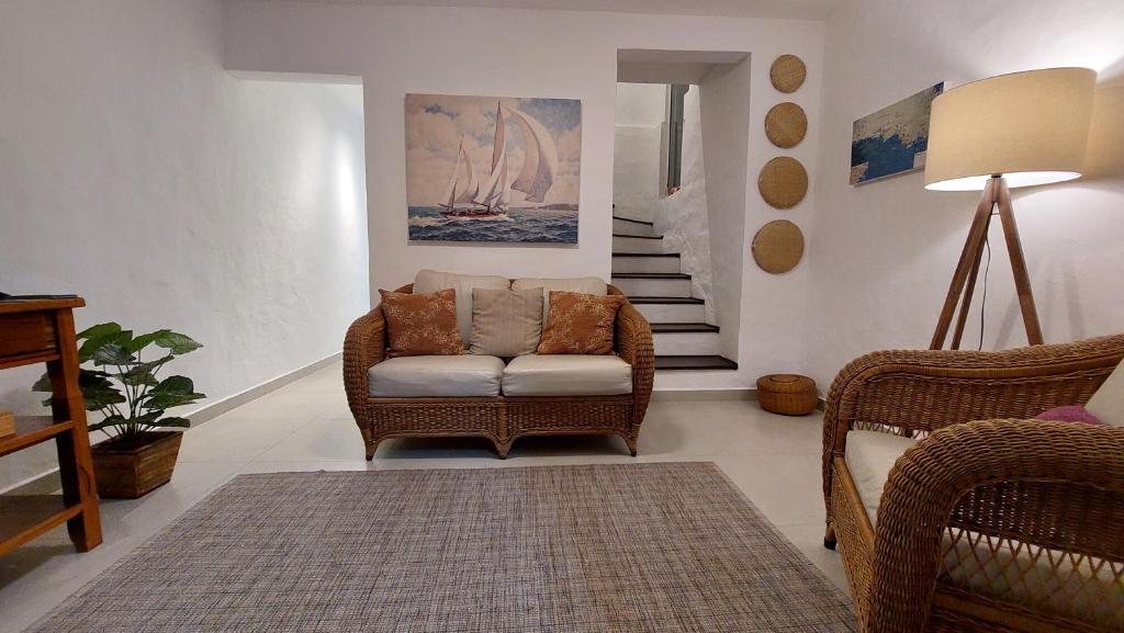 a living room with a couch and a chair at Maré Mansa Barê in São Sebastião
