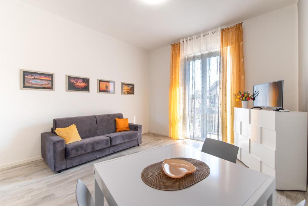 a living room with a couch and a table at Piombino Apartments - Casa Collodi in Piombino