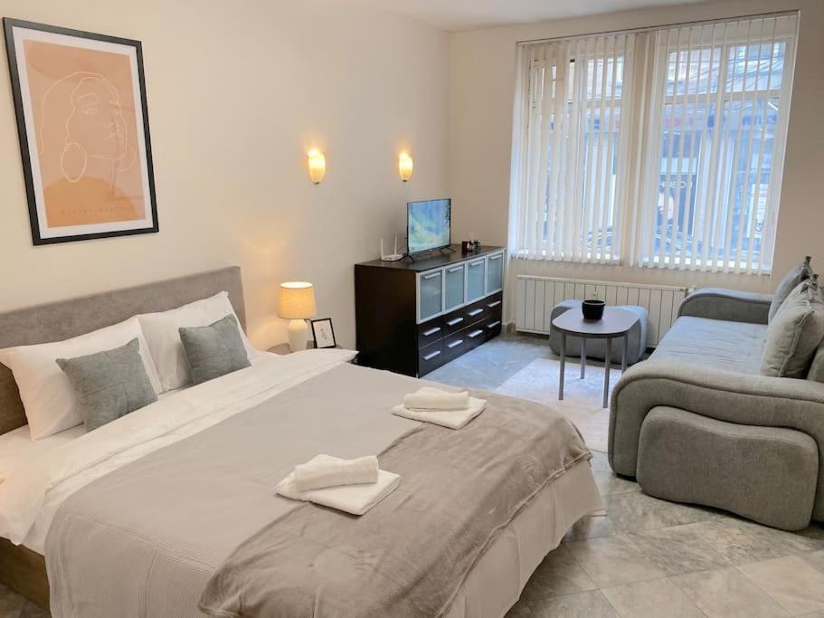 Кровать или кровати в номере Top City Centre 1BR Apartment for 4 Guests & Fast Wifi