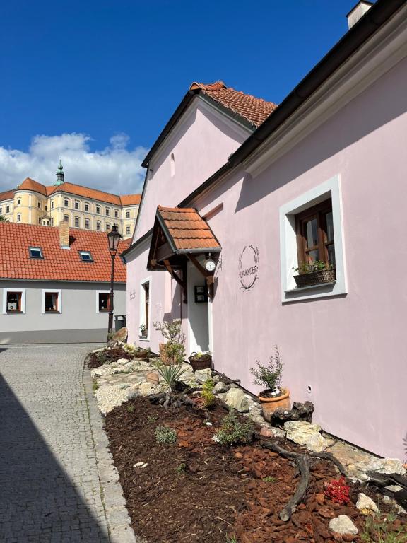 Budova, v ktorej sa apartmán nachádza