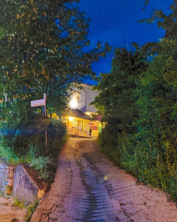 Bilde i galleriet til Clockwise GuestRooms i Gjirokastër