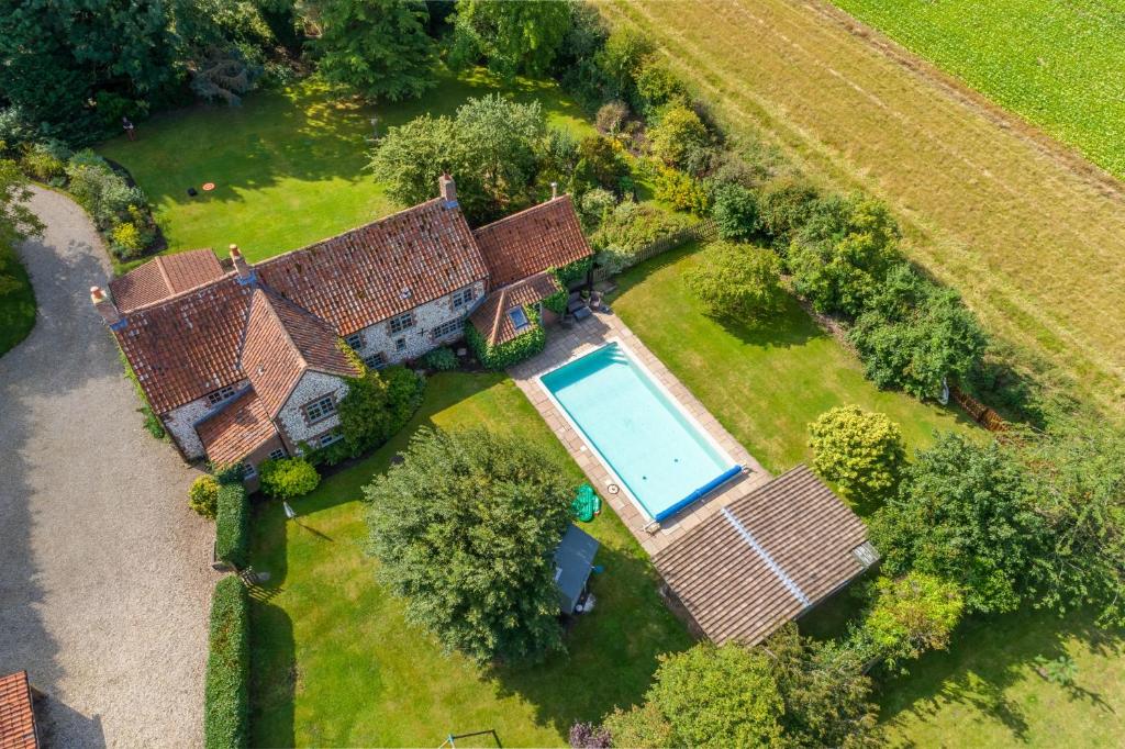 Bazén v ubytování Swan Cottage nebo v jeho okolí