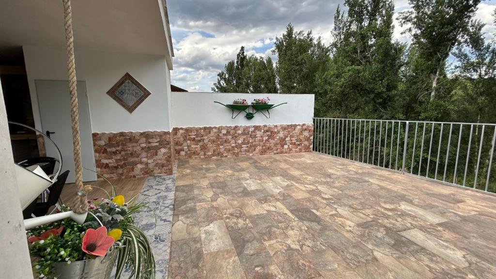 Balkón nebo terasa v ubytování Vivienda rural Saltos de la Osera