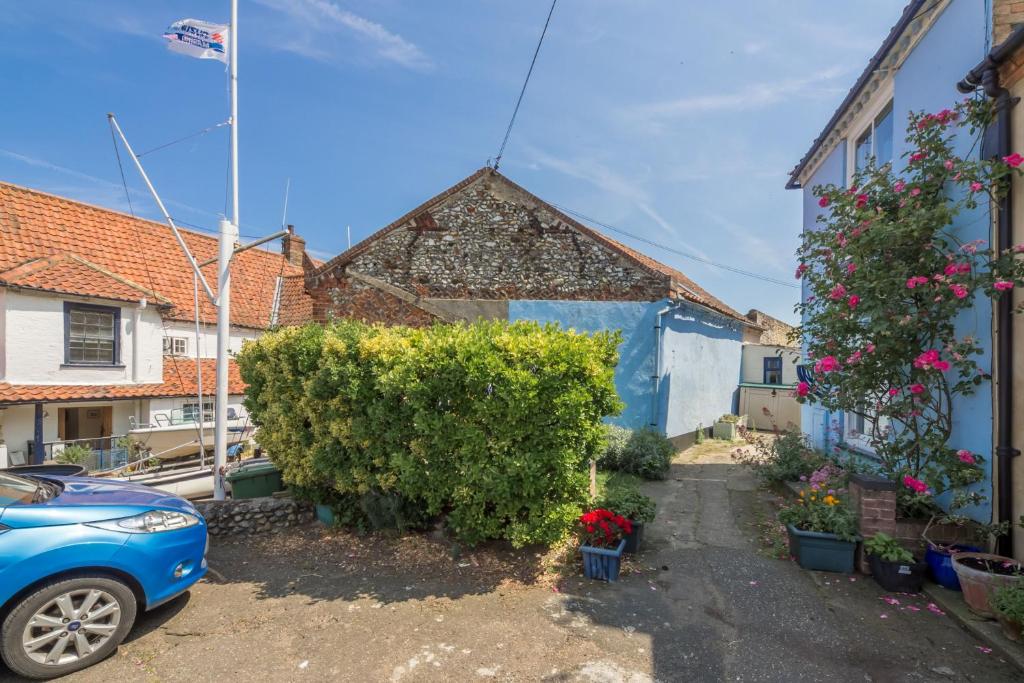 a blue car parked in front of a house at Harbour View Cottage in Wells next the Sea