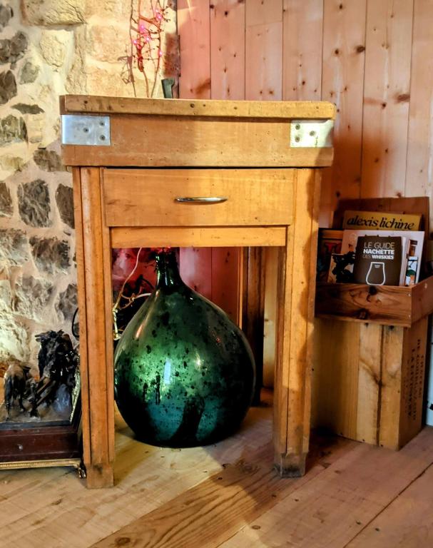 Fotografia z galérie ubytovania Charmante suite indépendante avec cave à vin v destinácii Cournonsec