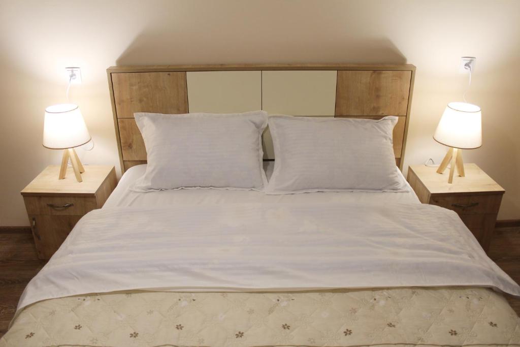 Postel nebo postele na pokoji v ubytování Nitsa Guest House