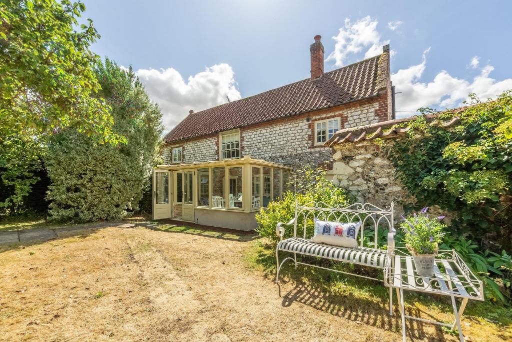 Chestnut Cottage, Thornham (updated prices 2024)