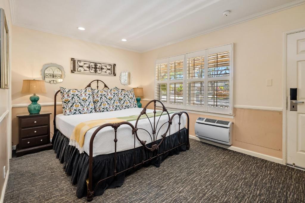 Apple Farm Inn photo