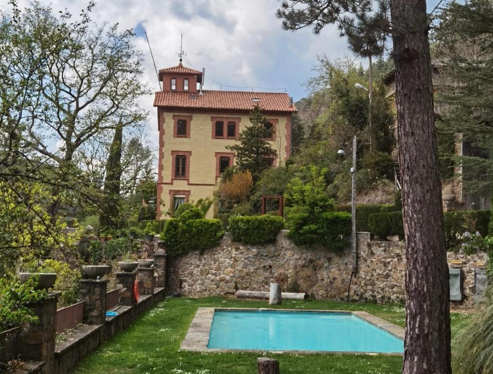 a house with a swimming pool in the yard at Petit estudi in Ribes de Freser