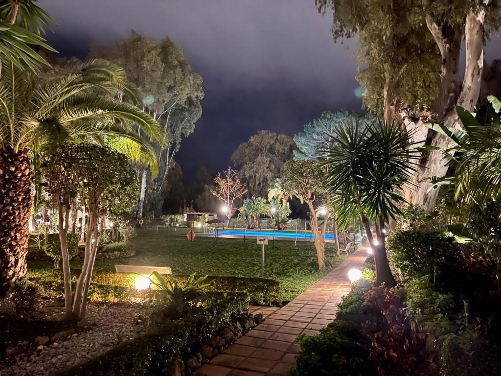 Bazén v ubytovaní HORTENSIA Suite Puerto Banus alebo v jeho blízkosti