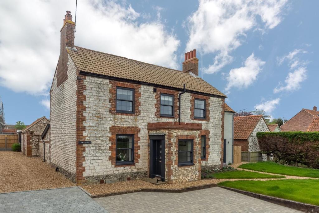 The Castle, Thornham (updated prices 2024)