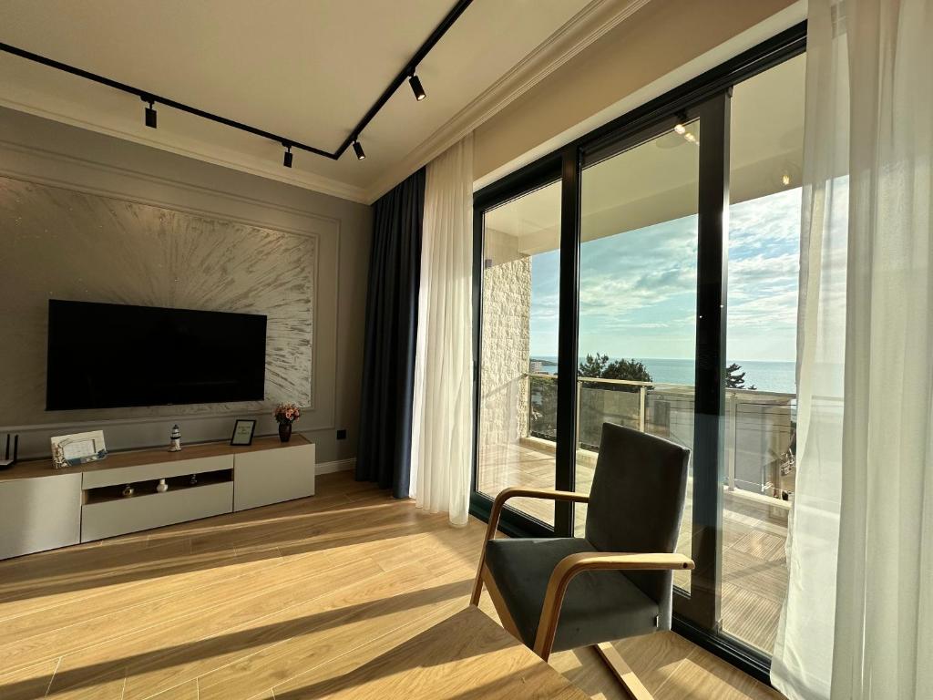 TV a/nebo společenská místnost v ubytování White Star Apartments